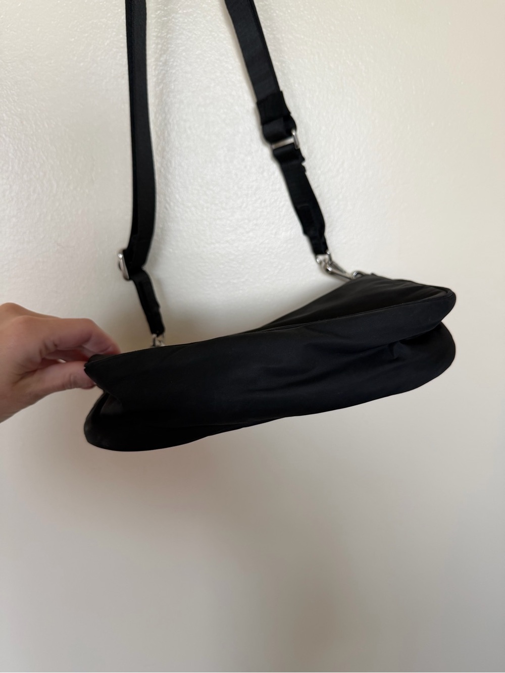 LULULEMON City Essentials Small Shoulder Bag 3L in Black - Picture 7 of 12